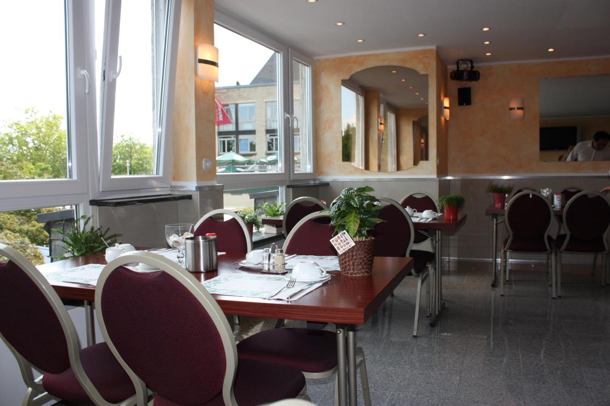 Hotel Roemerhafen Keulen Buitenkant foto